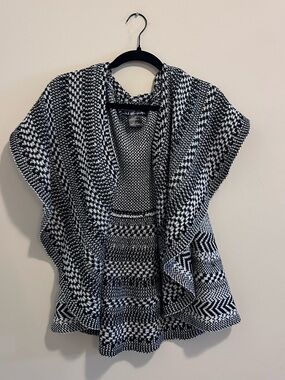 united states sweaters‎ Black & White Knit Open-Front Poncho Cardigan